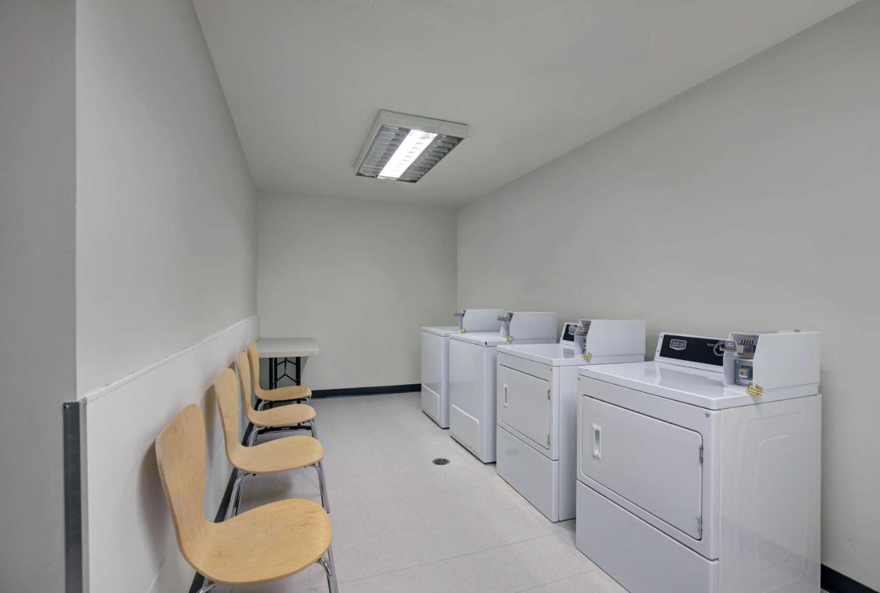 Motel 6 Airdrie Luaran gambar