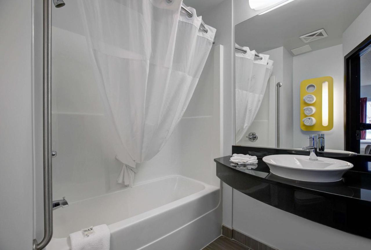 Motel 6 Airdrie Luaran gambar